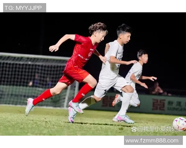 父子同场竞技 谁是家庭中的真正足球之星 父子心声大揭秘